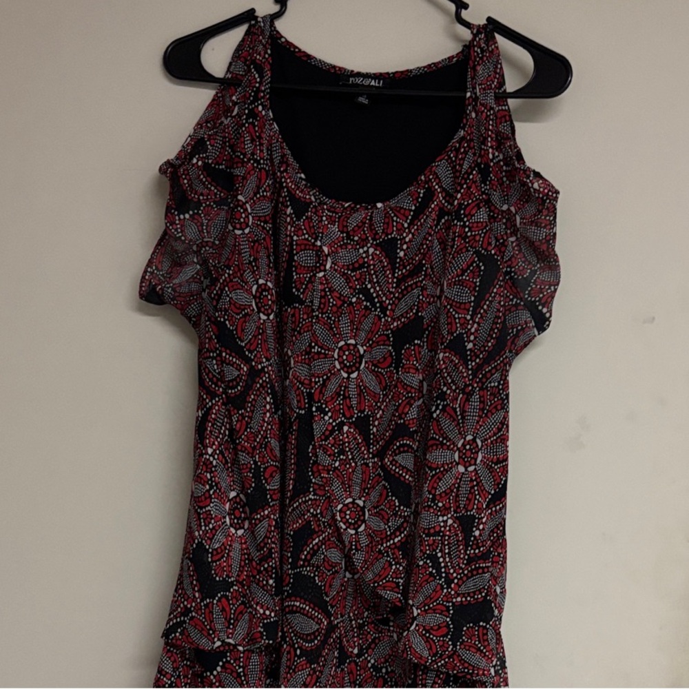 Roz & Ali Red and Black Floral Top